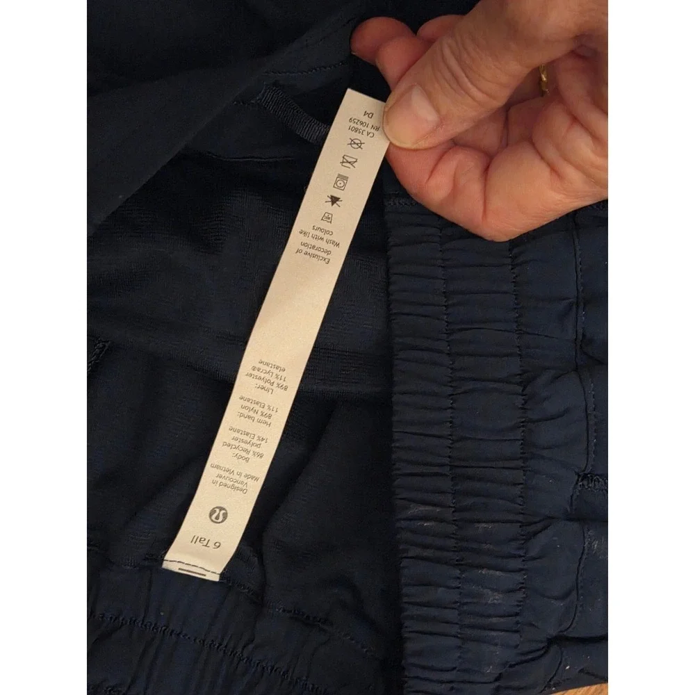 Lululemon Hotty Hot High-Rise Lined Short 4 Navy Blue Womens Size 6 Tall LW7AVGT